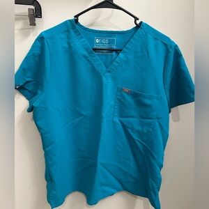 FIGS women’s scrub top (L)